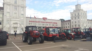 Глава государства посетил выставочную площадку ОАО «Минский тракторный завод»