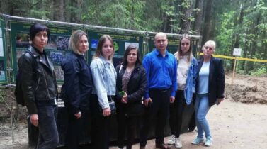 Представители Минского завода шестерен посетили раскопки места массового уничтожения мирных граждан и военнопленных в урочище Уручье под Минском Представители Минского завода шестерен посетили раскопки места массового уничтожения мирных граждан и военнопленных в урочище Уручье под Минском