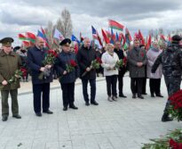 Церемония возложения цветов в мемориальном комплексе «Тростенец»