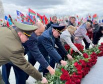 Церемония возложения цветов в мемориальном комплексе «Тростенец»