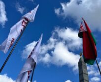 Возложение цветов к монументу Победы