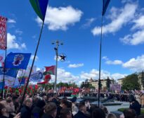 Возложение цветов к монументу Победы