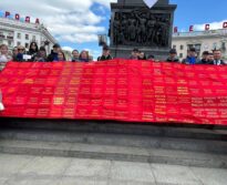 Возложение цветов к монументу Победы