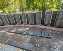 Молодые специалисты ОАО «Минский завод шестерен» почтили память Героев Советского Союза. Посетили памятные места.