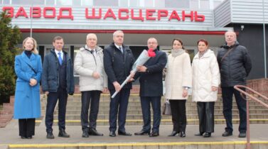 В преддверии 105-летия БНТУ: символический огонь знаний передан Минскому заводу шестерён